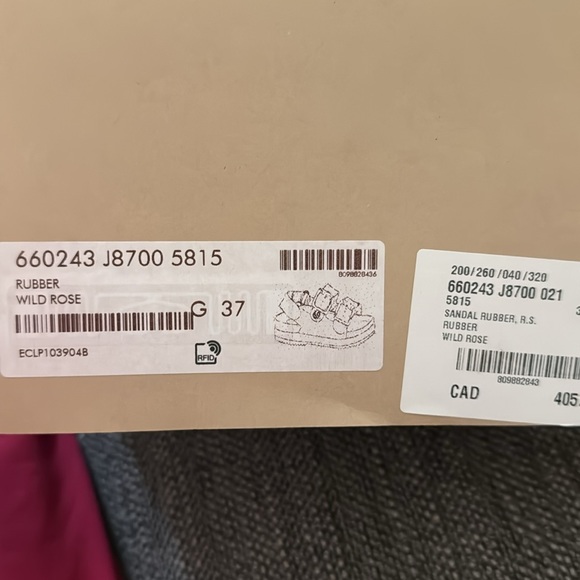 Brandnew & Authentic Gucci Rubber Sandal - Picture 2 of 5